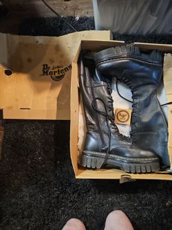 Dr Martens Audrick boots knee high platform US 8 NEW