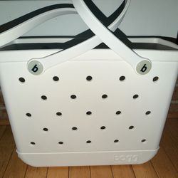 LIKE NEW ORIGINAL WHITE BOGG BAG GREAT OUTDOOR DAY BAG BEACH BAG $90 RETAIL