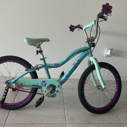 Girls 20in Schwinn Delite Bike & Scooter Combo