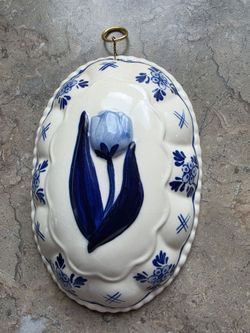 Vintage Delft Ware Ceramic Wall Sconce features a central tulip design and measures approximately 5.5 by 3.75 inches