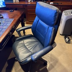 La-Z-Boy Vantage Leather Manager Chair Blue EUC
