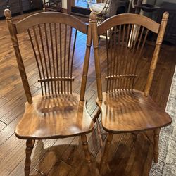 2 Wood dining room chairs. Vintage. Dining Chairs