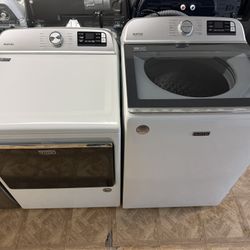 MAYTAG WASHER AND DRYER SET.