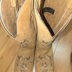 Agave Boots Size  24 
Size 7