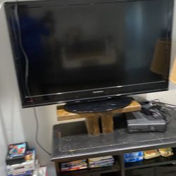 Nice Dynes TV No Remote 46 Inch Screen 