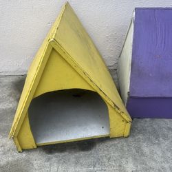 2 Free Dog Houses 