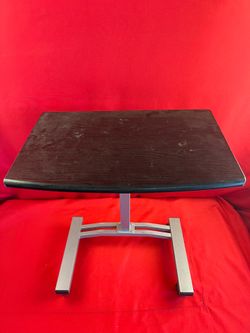 Desk with Wheels and Height Adjustability