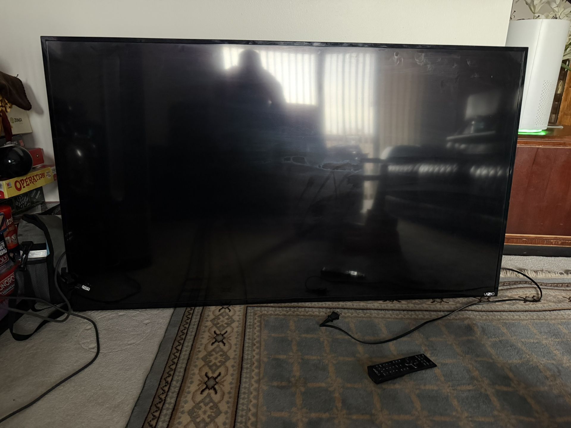 TV 60”Smart Tv.  By Vizio With Remote & Plug