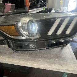 Ford Mustang, right headlight 2015-2016