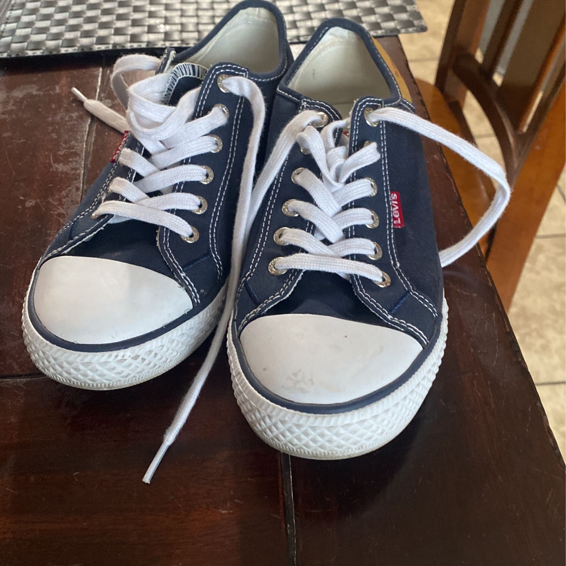 tenis. semi usados en buena condicion size 8 de mujer