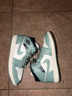 Women Size 9 AJ 1’s
