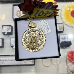 Saint Caridad de Cobre medallion 10k two toned 16.4g