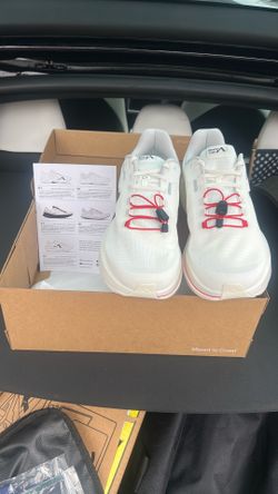 BRAND BRAND NEW MOUNTAIN TO COAST PRO RUNNING SHOES NEVER WORN AND NEVER TRIED ON BEFORE STILL IN BOX