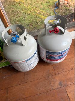 2 full propane tanks