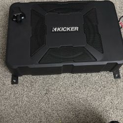 Kicker 8 Hideaway 
