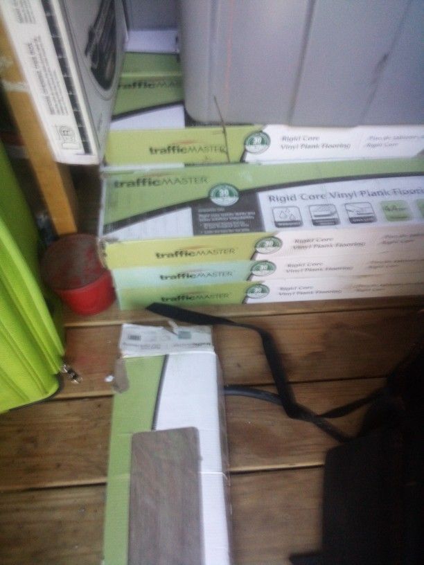 12 Packs Of Edwards Oak. Vinyl Flooring600 Value