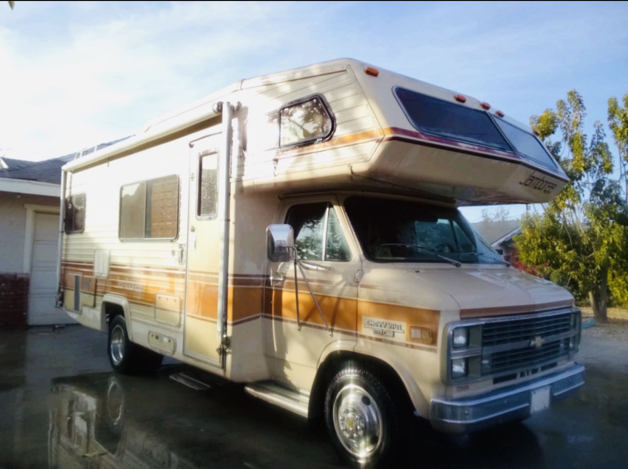 1985 Jamboree 3500 Chevrolet !! 30 !! Class-C Motorhome !! 22FT... Sleep's 5-6... Comfortably !! !! Easy to Drive - Fits in all Camp Sites!!