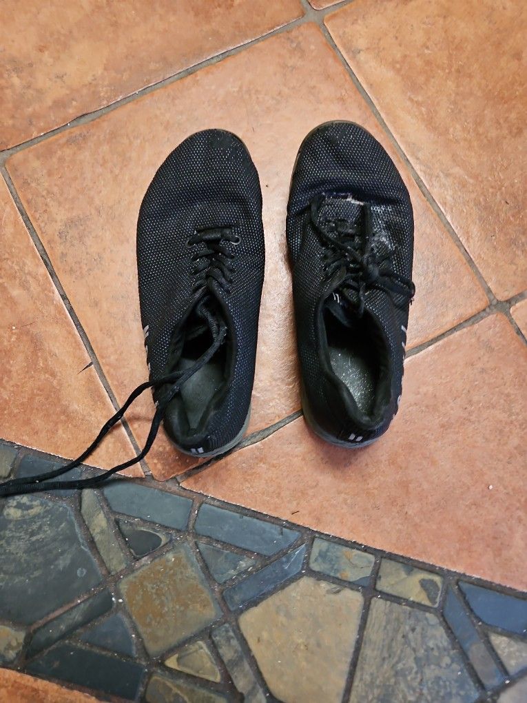 Size 9 No Bull Women's Tennis Shoes