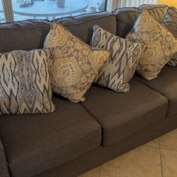 Couch In Excellent Condition