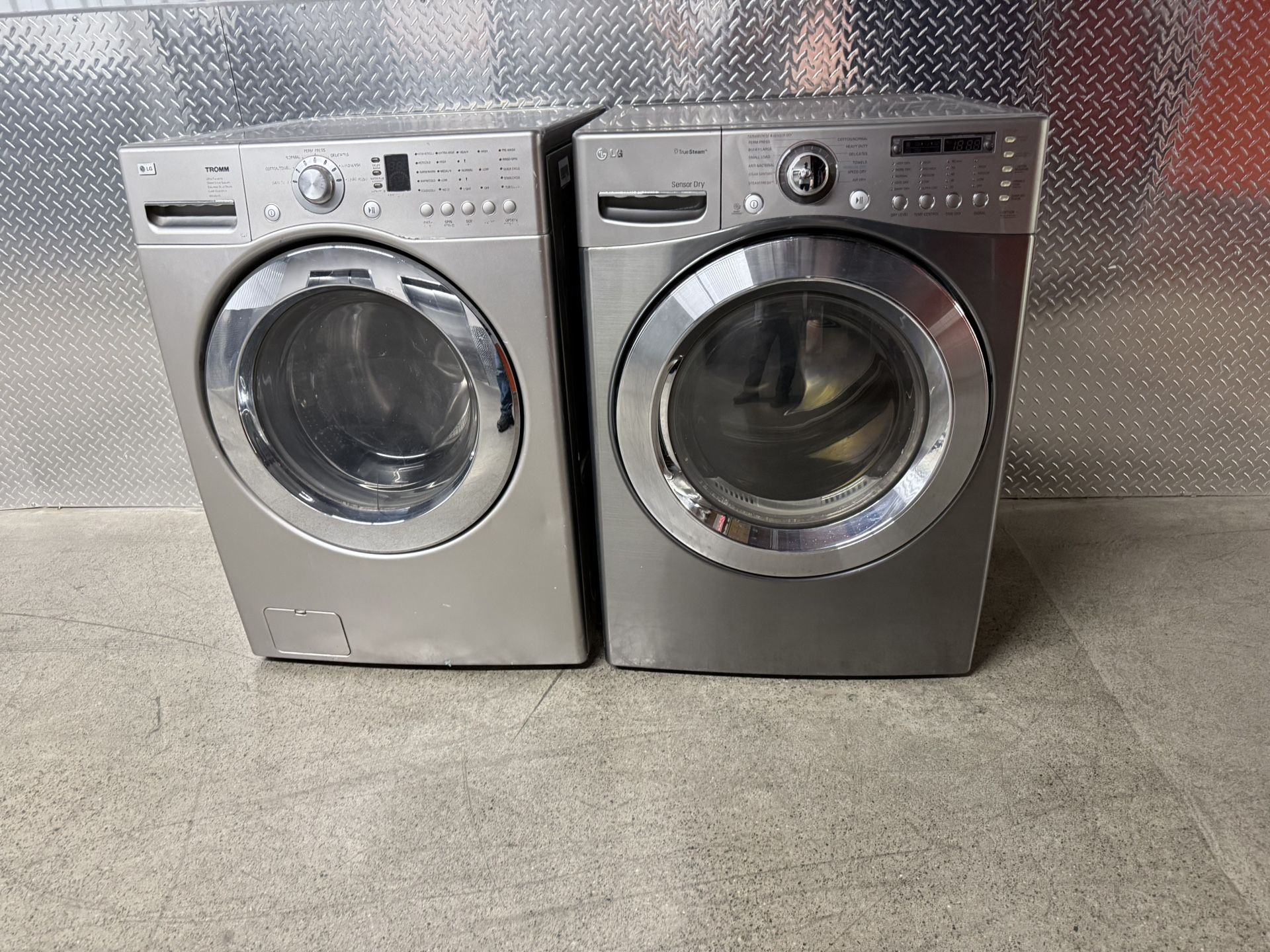 LG WASHER AND STEAM GAS DRYER SET