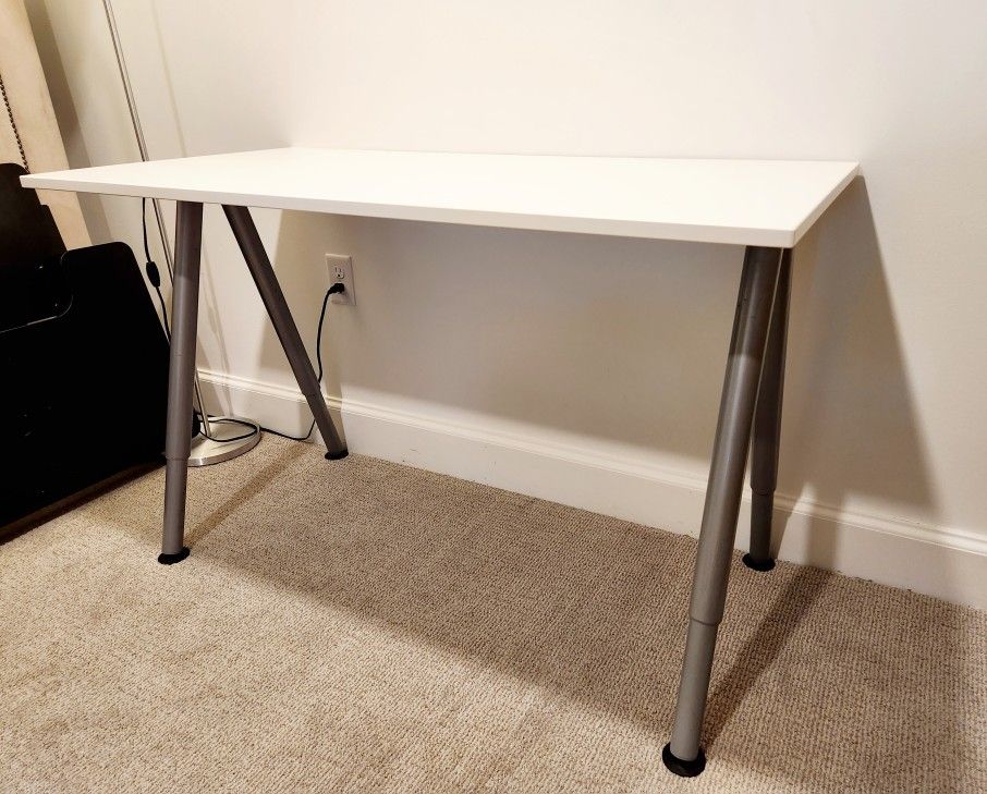IKEA Desk - 2019 Model - Excellent Condition