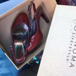 Lnew Ladies shoe size 6 only $15 firm