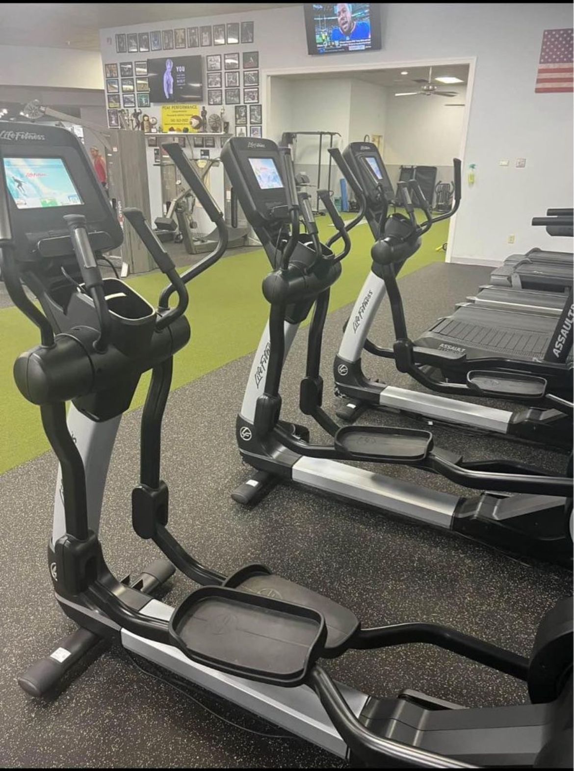 4 Commercial Life Fitness Ellipticals