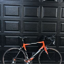 Novara Squadra Full Carbon Road Bike 
