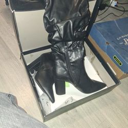  Vera Wang Boots