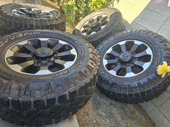 Wheels In Tires 17" 8 lug dodge ram 8x6,5 utility Truck 8x6,5