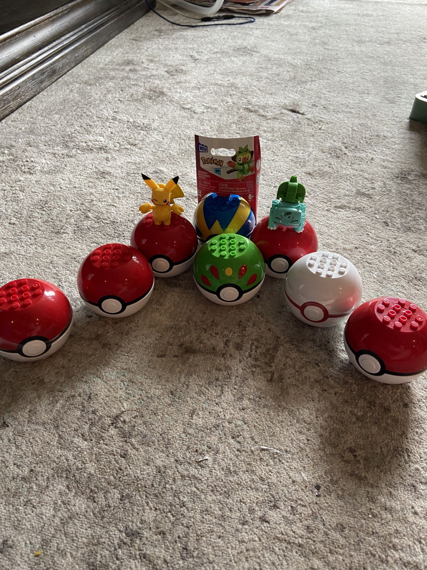 Mega blocks Poke balls With Pokémon Inside