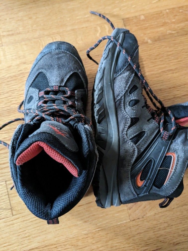 Hiking Boots Big Kids Sz 5