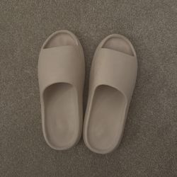 Yeezy Slide 