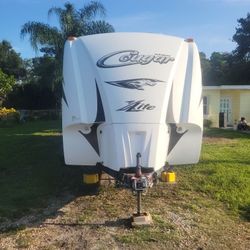 2012 Cougar 30ft Rv Sleeps 7-9