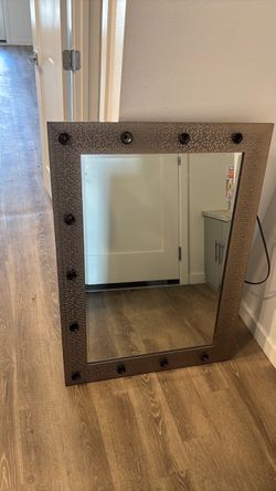 Vanity mirror/decorative mirror