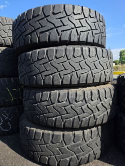 275 65 20 Toyo tires Con 80% de Vida Las 4