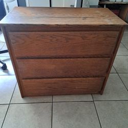 oak smll dresser 