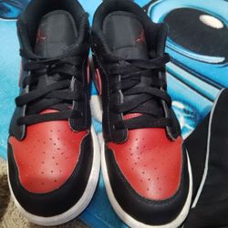 Red And Black Jordan 1s Size 6y Kids