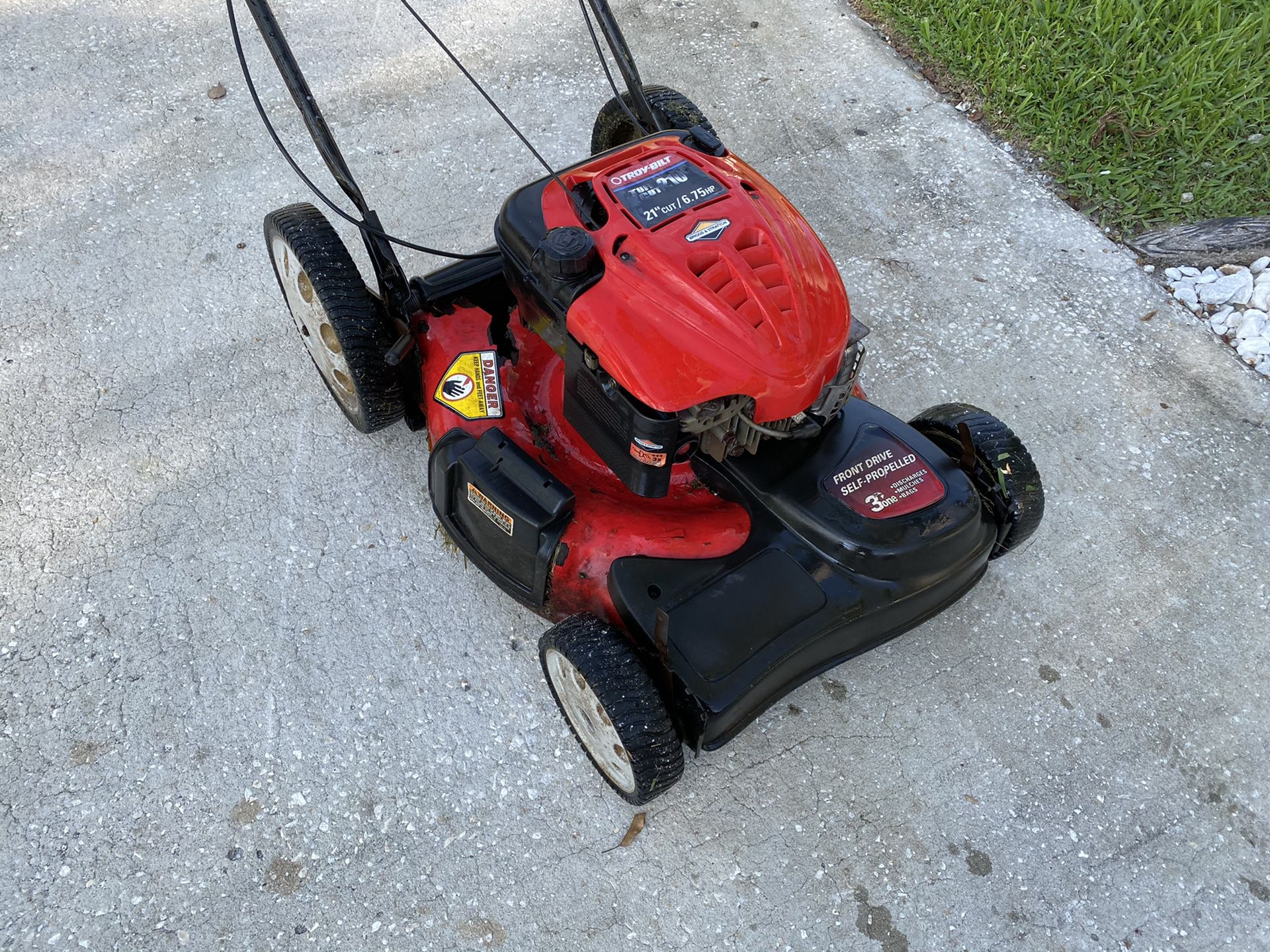 Troy Bilt self propelled lawnmower runs great it’s a little rough on the outside but it works great. Please look at the other items for selling on ou