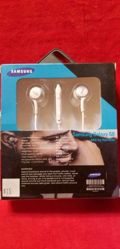 Skullcandy Samsung JVC Apple iPhone
Aux earbuds headphones ear bud many different types of Earbuds  available Bz1