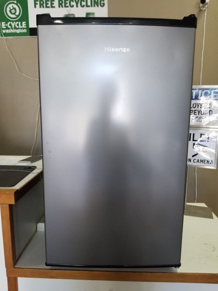 Hisense 3.3 CU. FT. Single Door Compact Refrigerator LCR33D6NSE