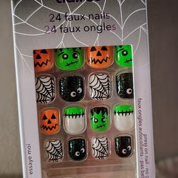 Kid's Halloween Nails