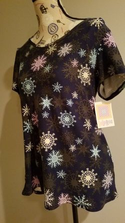 Xs lularoe Christmas classic tee
