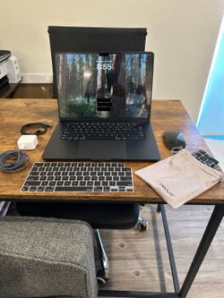 MacBook Air 15” M3 16GB/256GB Bundle – Like New