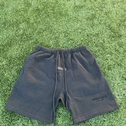 Black essential shorts size large