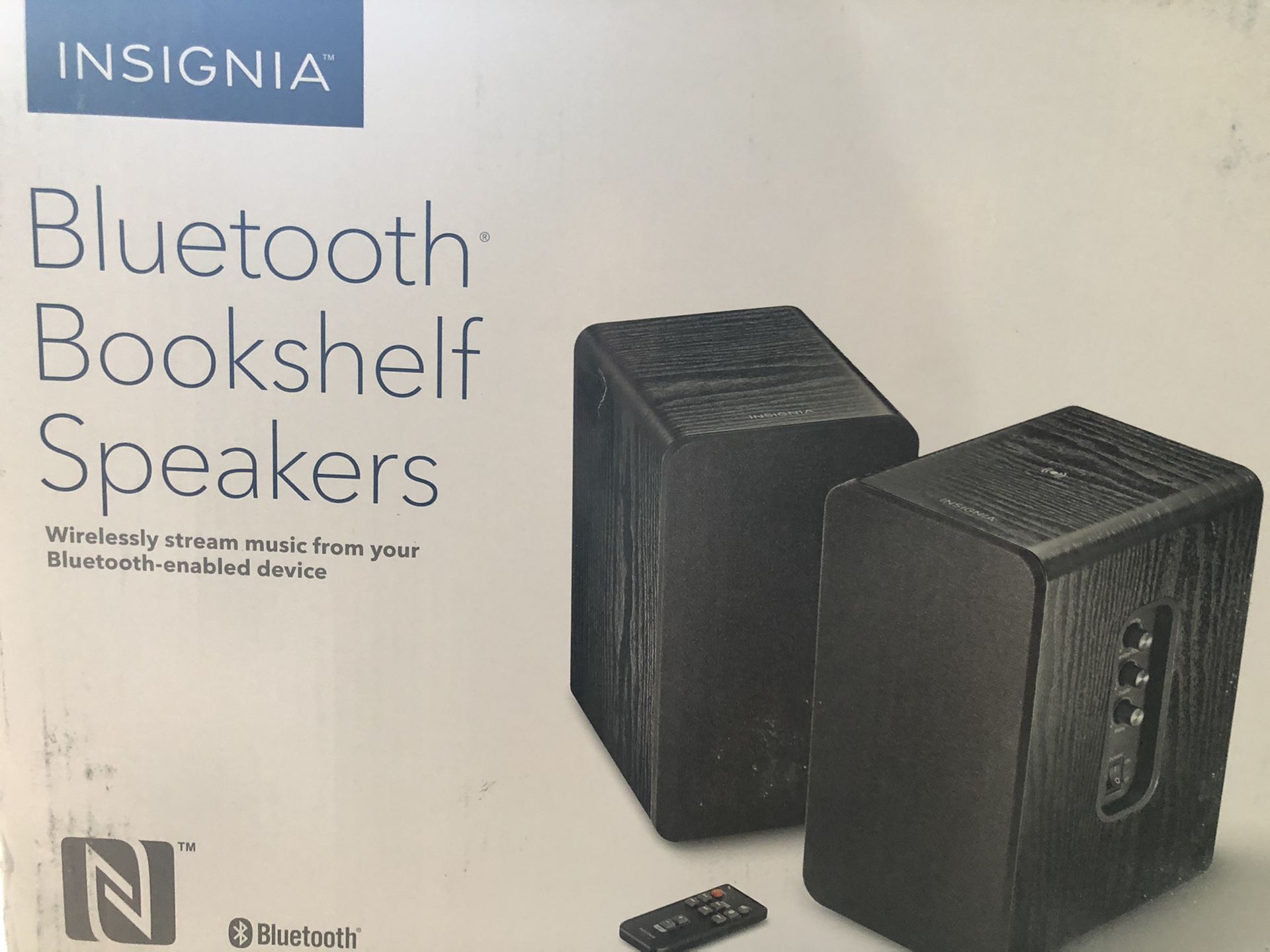 Insignia Powered Bookshelf Speakers Black AUX & Bluetooth NS-HBTSS116 with remote