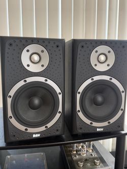 B&W Bookshelf Speakers Pair DM303 mint condition