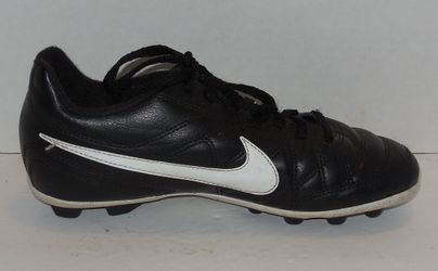 Nike youth soccer cleats size outlet 3