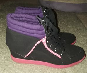 Ladies Sneaker/ boots size 7.5