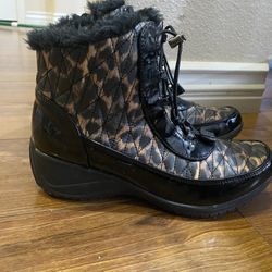 Womens Snow Boots Size 8.5